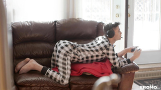 Little Gaymer Ass